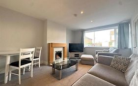 Cosy Brighouse 3 Bed House-Great For Contractors