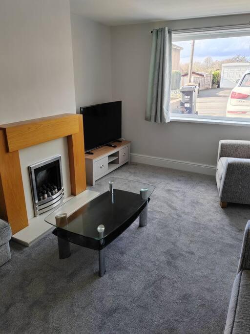 Cosy Brighouse 3 Bed House-Great For Contractors Apartment Exterior photo